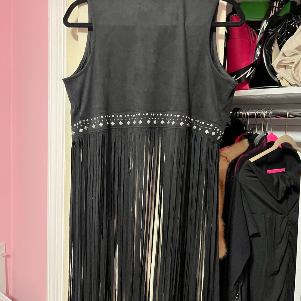 Idyllwind Women's Walnut Studded Fringe
Faux Suede Vest - Picture 6 of 6